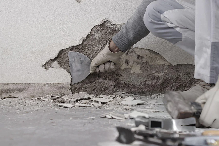 Cracked Wall / Structural